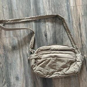 light brown shoulder bag